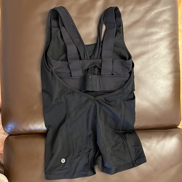 Lululemon top with adjustable built in sports bra - Picture 5 of 9